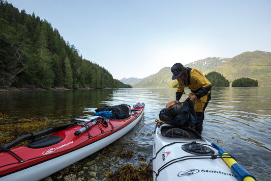loading kayaks on telegraph cove